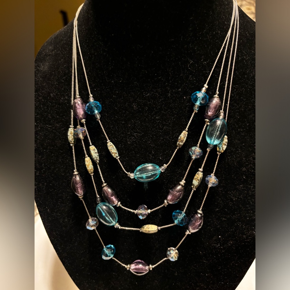 Beautiful lucite & glass necklace & earrings